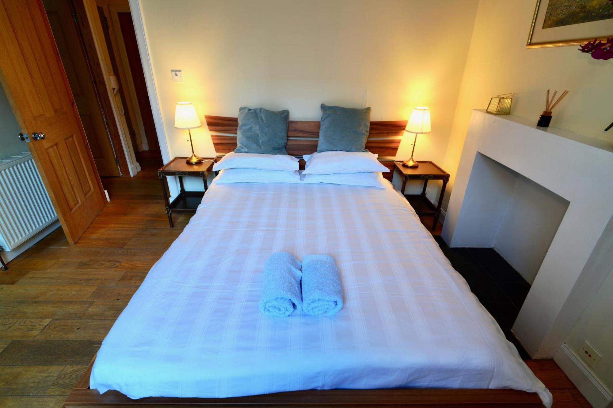 Spacious 2 Bed Apt Next To Royal Mile & Waverley Edimburgo Exterior foto